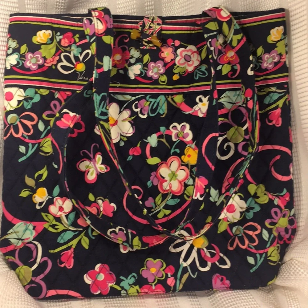 Vera Bradley large tote in excellent condition